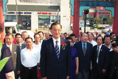 國民黨黨主席連戰訪問洛杉磯。 國民黨羅省分部
