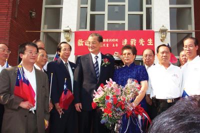 國民黨黨主席連戰訪問洛杉磯。 國民黨羅省分部