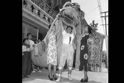 1949年，本會參加金龍大遊行 (Copyright Owner UC Regents)