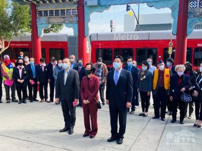 Overseas Chinese Associations lays wreath flowers to commemorate the birthday of the founding father 